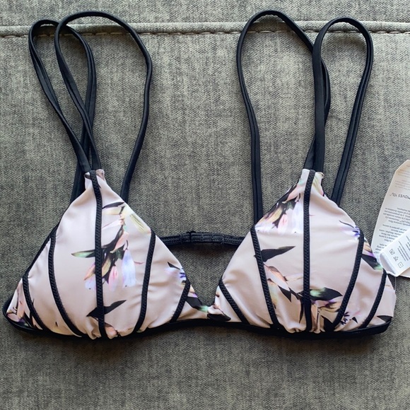 NEW🤍RVCA bikini top - Picture 2 of 6